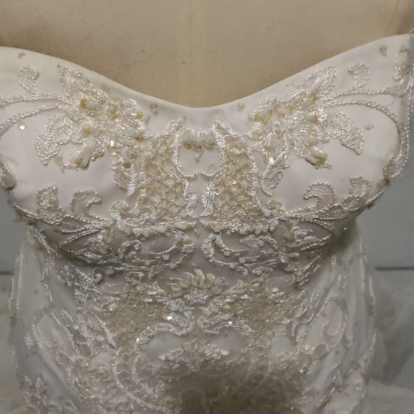 Tule Mermaid Oleg Cassini Wedding Dress in Ivory - Picture 8 of 16